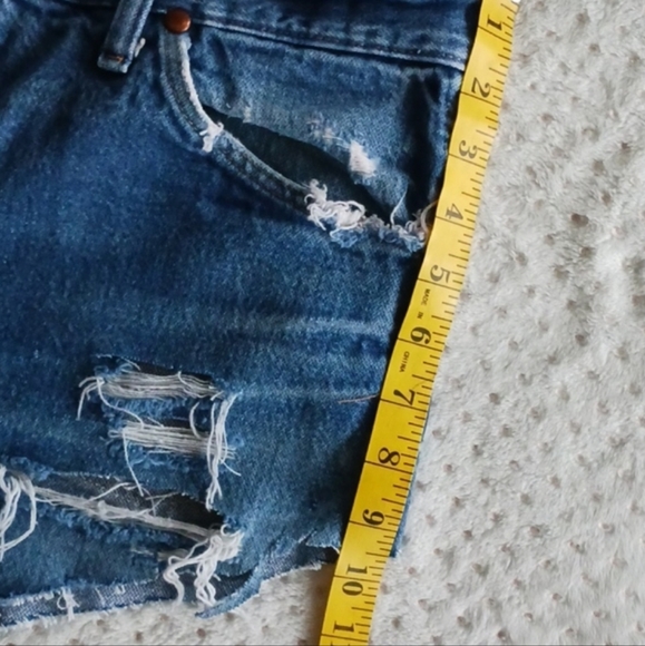 90's Vintage Wrangler High Waist Cut- Off Denim Cheeky Jean Shorts - Picture 11 of 15